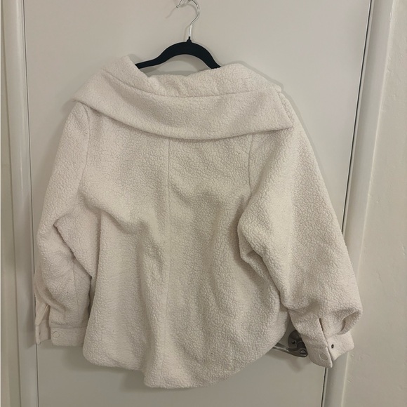 Alo micro Sherpa shacket ivory - pilling and natural wear and tear - Picture 5 of 7